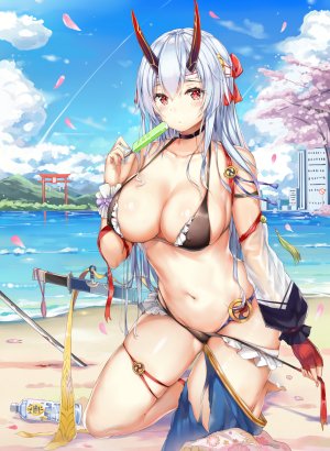 Fate/GrandOrder,Fate系列,前发,露肩,裸足,海滩,水着,脸红,露胸,樱花,项圈,cleavage,手套,holding,巨乳,长发,视线正对,露脐,花瓣,马尾辫,红色眼,缎带,银发,天空,single,泳装,剑,超长发,weapon