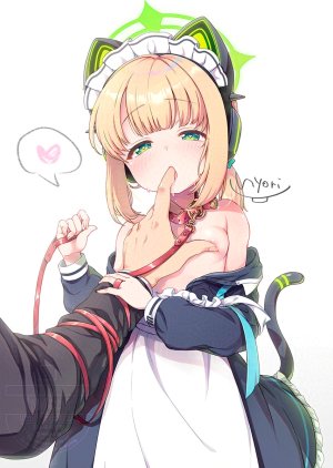 hyouri_nakamoto,才羽ミドリ,蔚蓝档案,comiket_106,兽耳,围裙,輪チラ,露肩,金发,breasts,猫耳,猫尾,项圈,连衣裙,绿色眼,光晕,耳机,萝莉,长袖,视线正对,女仆,POV