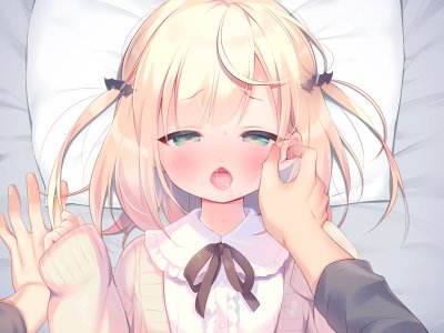 mainichi_kiss_shite_lolita,ぴよ寺むちゃ,金发,脸红,开衫,游戏CG,绿色眼,发饰,长袖,视线正对,横臥,開口,POV,缎带,衬衫,短发