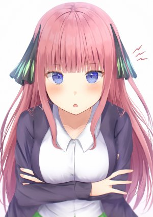 中野二乃,五等分の花嫁,umineco_1,前发,碧眼,直刘海,脸红,胸部,发饰,巨乳,长发,长袖,视线正对,粉发,缎带,衬衫,短裙,single,白背景