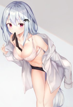 skadi,arknights,ds_a,前发,露肩,bra,胸部,cleavage,衬衫,发饰,巨乳,长发,视线正对,露脐,红色眼,银发,single,下着