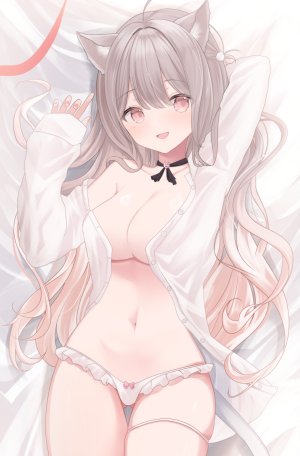 uise_iu,独立虚拟YouTuber,kurage_cc,呆毛,兽耳,breasts,猫耳,猫娘,猫尾,项圈,衬衫,灰发,发饰,长发,长袖,视线正对,横臥,露脐,開口,胖次,笑顔,single,下着,超长发,Vtuber